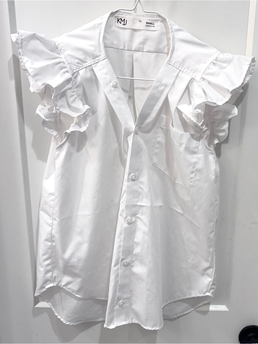 KMJ White Ruffle Sleeveless Button-Down Top. Size Small in like new condition